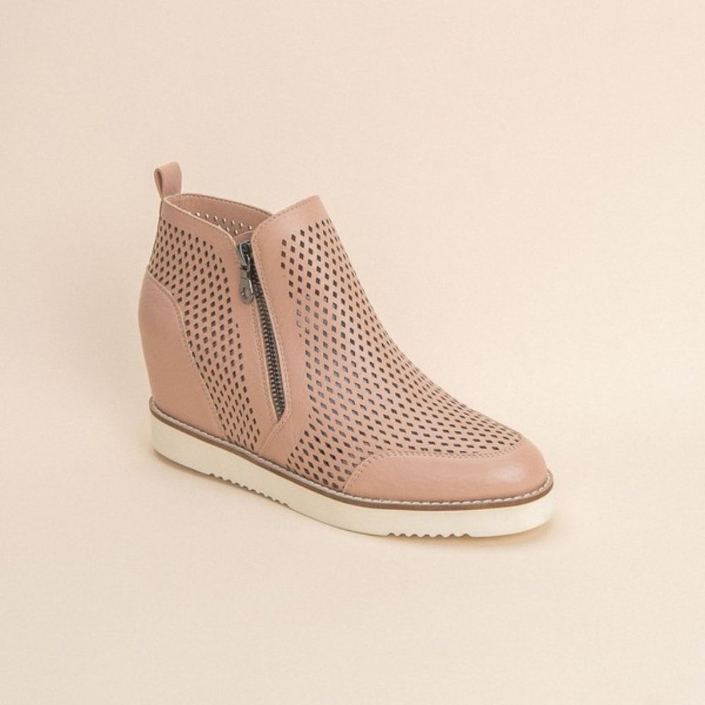NEW MIIM Blush Nude Perforated Sneaker Wedge Shoes - Picture 2 of 6